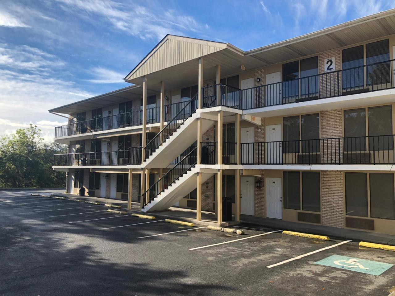 Apm Inn And Suites Winchester Exteriör bild