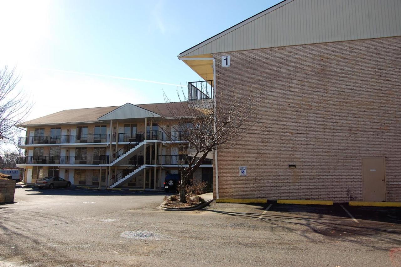 Apm Inn And Suites Winchester Exteriör bild